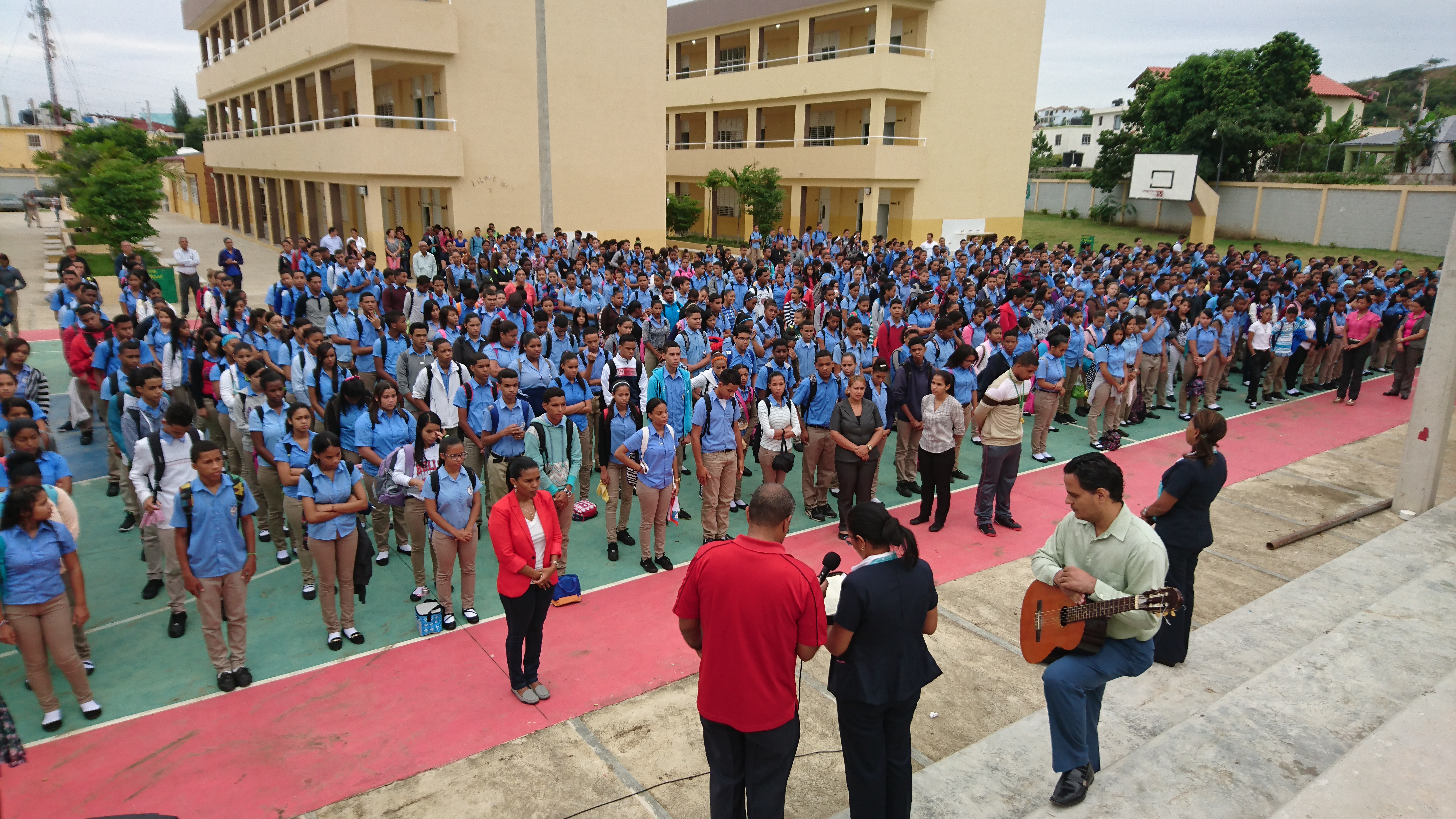 Liceo Monseñor Flores reconoce a estudiantes meritorios y maestros  destacados | Politécnico Monseñor Juan Antonio Flores Santana